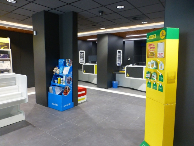 Correos y Naturgy firman una alianza para impulsar la captación de clientes a través de 409 oficinas en Andalucía