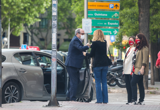 El candidato del PSOE a la Presidencia de la Comunidad de Madrid, Angel Gabilondo, a su llegada al Hotel Princesa Plaza para celebrar la jornada electoral, a 4 de mayo de 2021, en Madrid (España). Un total de 5.112.658 madrileños han sido llamados a las u