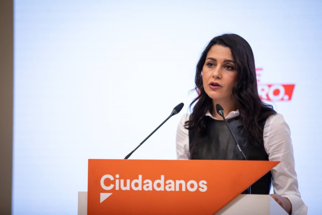 La presidenta de Ciudadanos, Inés Arrimadas, en una rueda de prensa en la sede del partido.