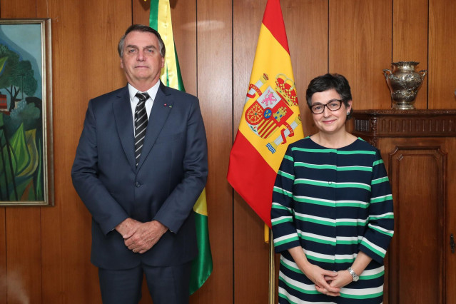 La ministra de Exteriores, Arancha González Laya, junto al presidente de Brasil, Jair Bolsonaro.