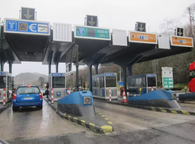 Puesto de peaje en la AP-8
