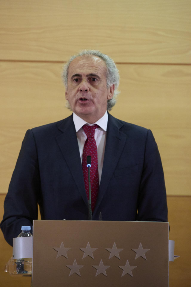 El consejero de Sanidad en funciones, Enrique Ruiz Escudero, interviene en una rueda de prensa para informar sobre las medidas ante el fin del Estado de alarma, a 7 de mayo de 2021, en la Real Casa de Correos, Madrid, (España).