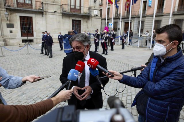 El portavoz del Grupo Socialista de Madrid, Pepu Hernández, en el acto conmemorativo del Día de Europa, en Madrid (España) a 9 de mayo de 2021. Se ha izado la bandera de la Unión Europea en la Plaza de la Villa, un evento que en otros años ha estado abier