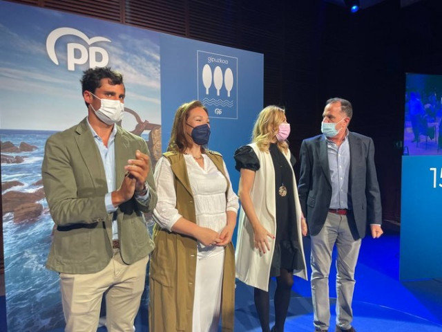 Los dirigentes del PP Mikel Lezama, Muriel Larrea, Ana Beltrán y Carlos Iturgaiz