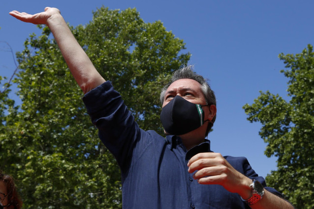 El alcalde de Sevilla, Juan Espadas, este domingo durante la presentación de su candidatura a las primarias en Granada.