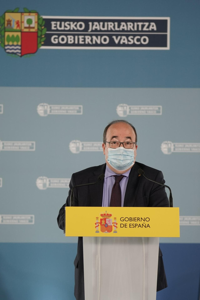 El ministro de Política Territorial y Función Pública, Miquel Iceta en rueda de prensa tras la celebración de la Comisión Mixta de Transferencias en el Archivo Histórico de Euskadi, a 10 de mayo de 2021, en Bilbao, Euskadi