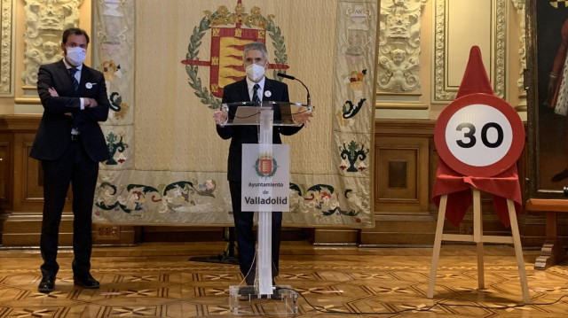 El ministro del Interior, Fernando Grande-Marlaska, en rueda de prensa en el Ayuntamiento de Valladolid.