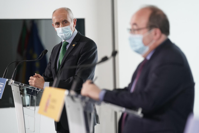 El vicelehendakari y consejero de Seguridad, Josu Erkoreka en rueda de prensa tras la celebración de la Comisión Mixta de Transferencias en el Archivo Histórico de Euskadi, a 10 de mayo de 2021, en Bilbao, Euskadi (España).