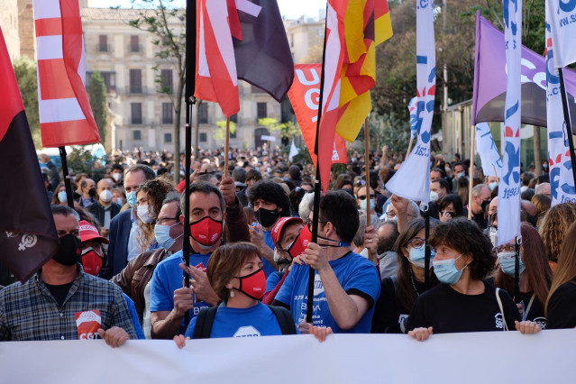 Trabajadores se movilizan contra el ERE de BBVA.