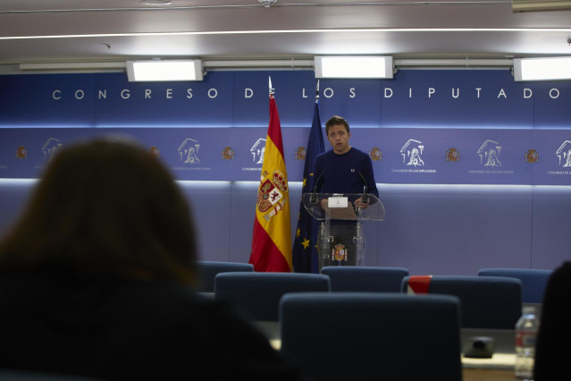 El líder de Más País, Íñigo Errejón, interviene en una rueda de prensa anterior a una Junta de Portavoces, a 11 de mayo de 2021, en el Congreso de los Diputados, Madrid, (España).