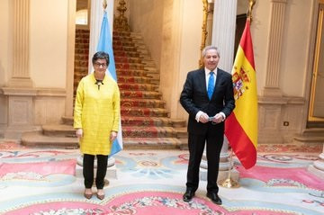 La ministra de Asuntos Exteriores, UE y Cooperación, Arancha González Laya, y su homólogo de Argentina, Felipe Solá