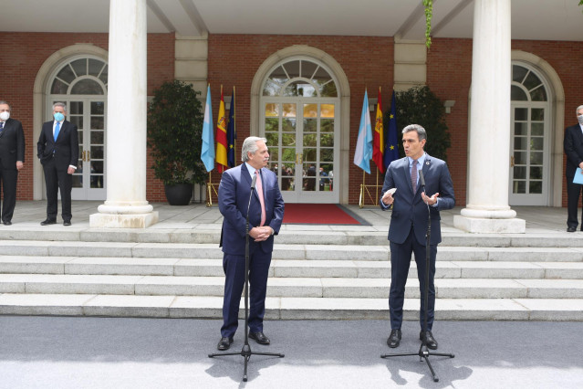 El presidente de la República Argentina, Alberto Fernández, y el presidente del Gobierno, Pedro Sánchez, este martes.