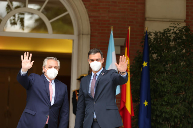 El presidente de la República Argentina, Alberto Fernández,  y el presidente del Gobierno, Pedro Sánchez