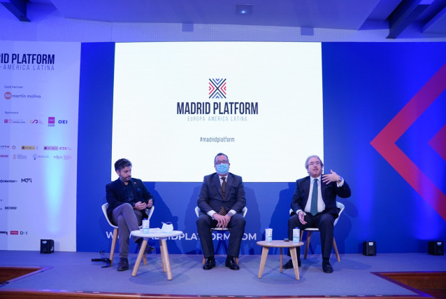 Archivo - Antonio Magraner, presidente de FIJE (izquierda), Fermín Albadalejo, presidente de CEAJE  (Centro) y Enrique Díaz Revorio, letrado de la Administración de Justicia, director del Departamento de Derecho Concursal de IAG Auction