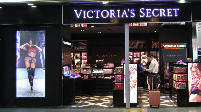 Archivo -    El Aeropuerto de Gran Canaria ha ampliado su oferta comercial con la incorporación de un establecimiento de la marca Victoria's Secret en un nuevo espacio situado en la zona de embarque