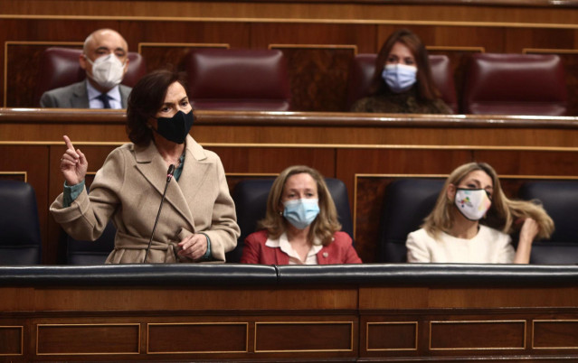 La vicepresidenta del Gobierno, Carmen Calvo, interviene en una sesión de control al Gobierno