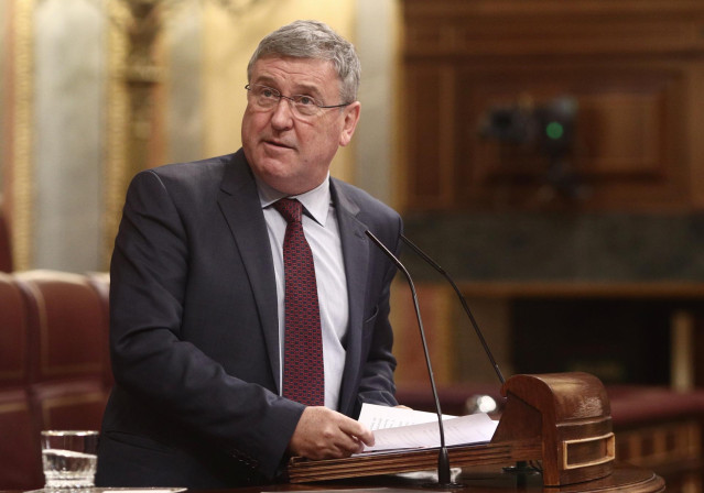 El diputado del PNV, Iñigo Barandiaran, interviene durante una sesión plenaria en el Congreso de los Diputados, a  de abril de 2021. Los dos temas más importantes que se debatirán en el pleno de hoy son la reforma del Estatuto de Autonomía de Baleares par