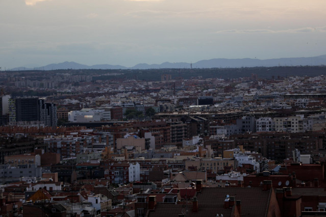 Archivo - Skyline de Madrid, comunidad en la que más crece la creación de empresas, durante la pandemia del coronavirus, el 24 de abril de 2020.