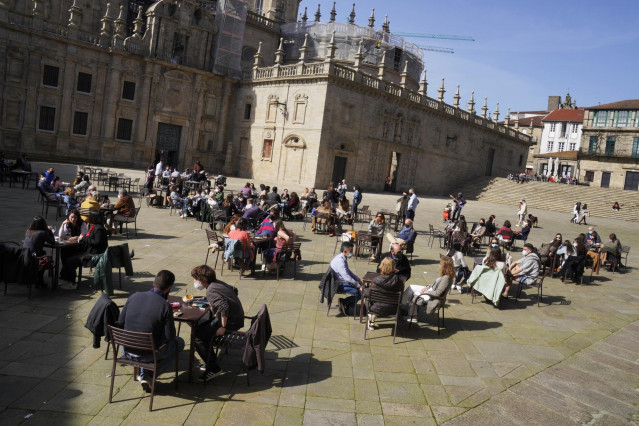 Archivo - Terrazas de restaurantes en Santiago de Compostela.
