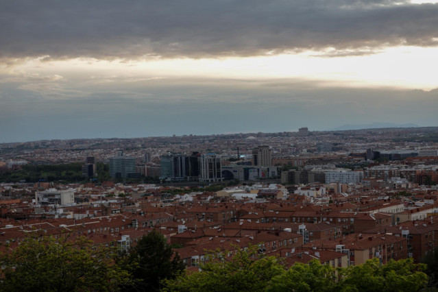 Archivo - El skyline de Madrid durante la pandemia del coronavirus, el 24 de abril de 2020.