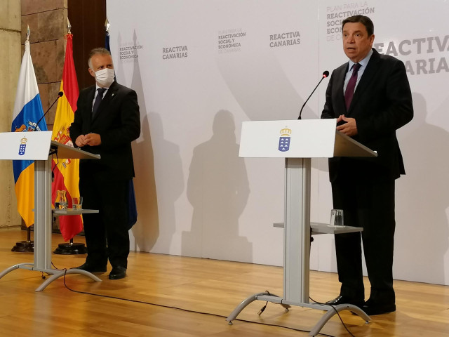 El presidente de Canarias, Ángel Víctor Torres, y el ministro de Agricultura, Pesca y Alimentación, Luis Planas