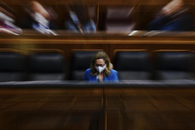 La vicepresidenta de Asuntos Económicos, Nadia Calviño, en una sesión plenaria en el Congreso