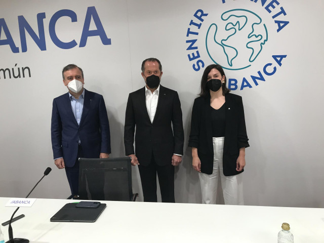 El consejero delegado de Abanca, Francisco Botas, y el presidente, Juan Carlos Escotet, antes de la presentación