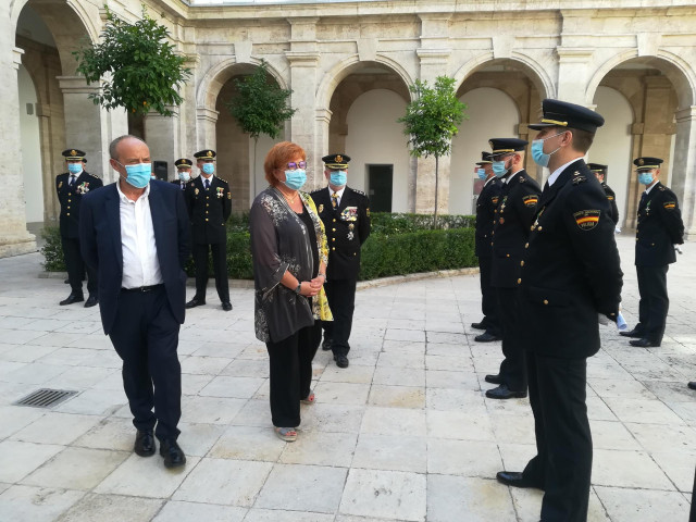 Archivo - La delegada del Gobierno en la Comunitat Valenciana, Gloria Calero, preside, junto al subdelegado del Gobierno en Valencia, Rafa Rubio, y el jefe superior de Policía de la Comunitat Valenciana, Jorge Zurita , el acto de jura de nuevos subinspect
