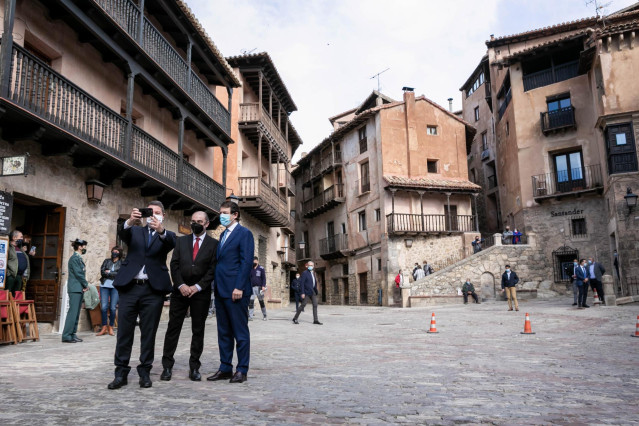 Los presidentes de Aragón. Castilla y León y Castilla-La Mancha, Javier Lambán, Alfonso Fernández Mañueco y Emiliano García-Page, suscriben la Declaración de Albarracín contra la Despoblación