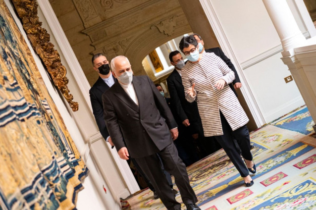 La ministra de Exteriores, Unión Europea y Cooperación, Arancha González Laya, junto a su homólogo iraní, Mohammad Javad Zarif.