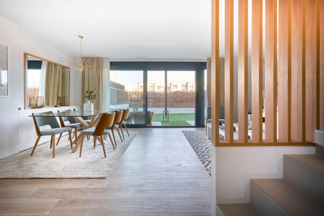 Archivo - Interior de una vivienda industrializada de Aedas Homes