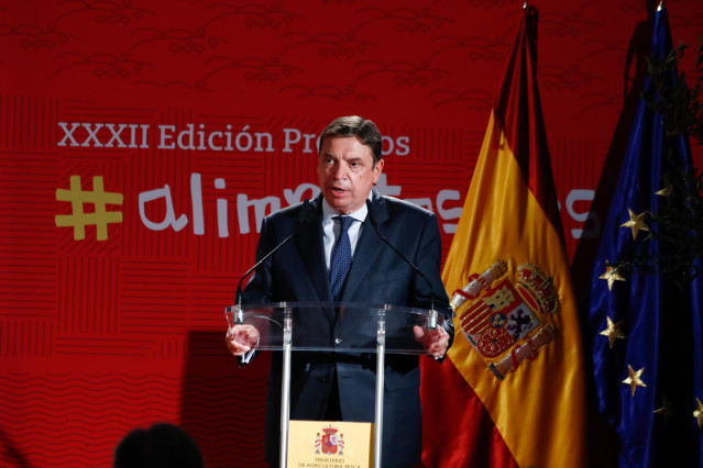Archivo - El ministro de Agricultura, Pesca y Alimentación, Luis Planas, interviene durante la entrega de la XXXII edición de los Premios Alimentos de España, en la sede del Ministerio, Madrid (España),