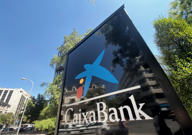 Archivo - Sede Caixabank en Madrid (España)