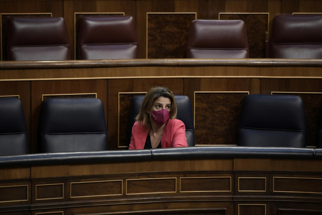 La vicepresidenta y ministra para la Transición Ecológica y el Reto Demográfico, Teresa Ribera, en una sesión plenaria en el Congreso de los Diputados, a 13 de mayo de 2021, en Madrid, (España).