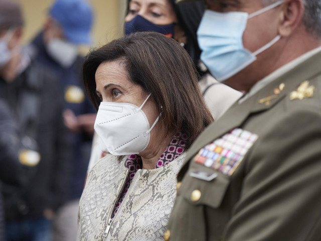 La ministra de Defensa, Margarita Robles, durante un acto en homenaje al cabo fallecido del Regimiento de Infantería América 66, a 3 de mayo de 2021, en el Acuartelamiento de Aizoáin, Berrioplano, Navarra, (España).