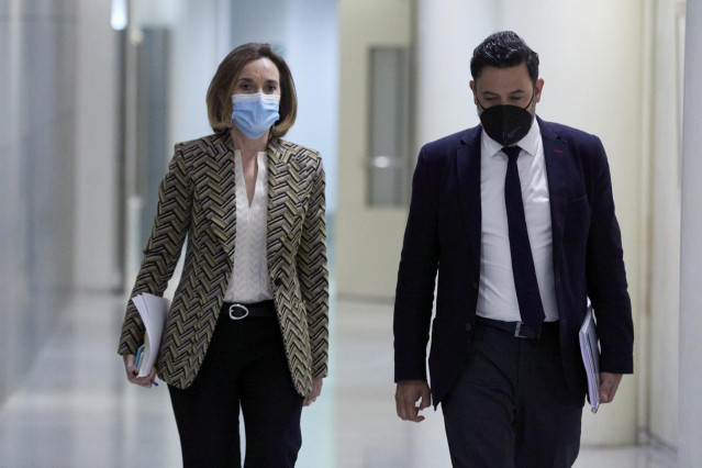 La portavoz del PP en el Congreso, Cuca Gamarra (i), se dirige a una rueda de prensa anterior a una Junta de Portavoces, a 11 de mayo de 2021, en el Congreso de los Diputados, Madrid, (España).