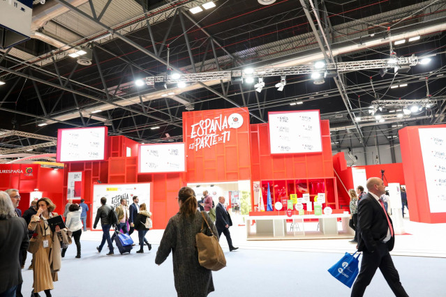 Archivo - Entrada al pabellón de España en Fitur 2020. Archivo.