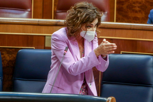 Economía.- Montero cuestiona la idea del PP de recaudar más bajando impuestos y recuerda que Rajoy los subió todos
