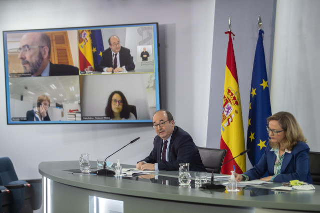El ministro de Política Territorial y Función Pública, Miquel Iceta, y la vicepresidenta segunda y ministra de Asuntos Económicos y Transformación Digital, Nadia Calviño en una rueda de prensa para presentar el componente 11 del Plan de Recuperación.