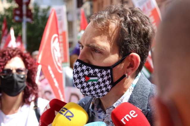 El coordinador general de IU en Andalucía y portavoz de Unidas Podemos por Andalucía, Toni Valero, atiende a los medios de comunicación en Málaga