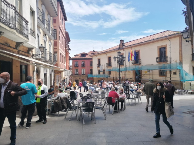 Terrazas hosteleras en el casco antiguo de Oviedo.