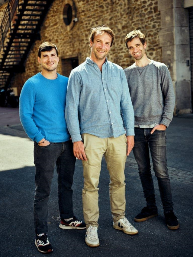 Los tres fundadores de Back Market: Quentin Le Brouster(i), Thibaud Hug de Larauze (c) y Vianney Vaute (d)