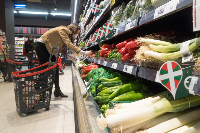 Archivo - Imagen de un supermercado de Eroski.