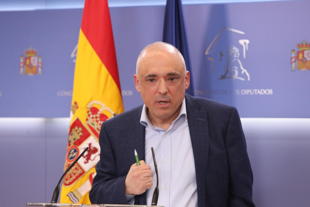 Archivo - El secretario general del Grupo Socialista en el Congreso, Rafael Simancas, interviene en una rueda de prensa