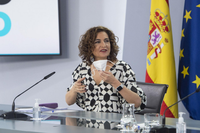 La ministra portavoz y ministra de Hacienda, María Jesús Montero, comparece en rueda de prensa tras la conclusión del Consejo de Ministros, a 18 de mayo de 2021, en Madrid (España)