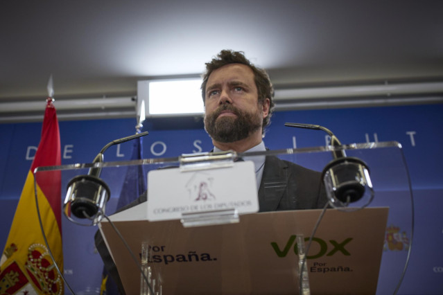El portavoz de Vox en el Congreso, Iván Espinosa de los Monteros, interviene en una rueda de prensa