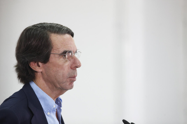 Archivo - El expresidente del Gobierno y presidente de la Fundación FAES, José María Aznar, ofrece la conferencia de clausura del curso 'España: calidad democrática, cohesión y futuro del bienestar'  dentro de los Cursos de verano de El Escorial 2019.