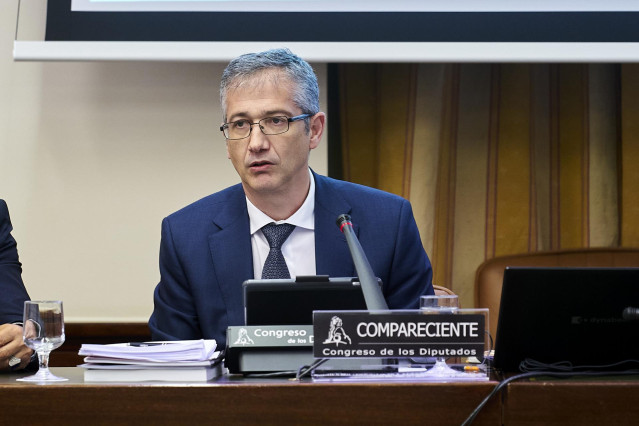 El gobernador del Banco de España, Pablo Hernández de Cos interviene en la Comisión de Asuntos Económicos y Transformación Digital en la sala Cánovas del Congreso de los Diputados, a 19 de mayo de 2021, en Madrid (España).