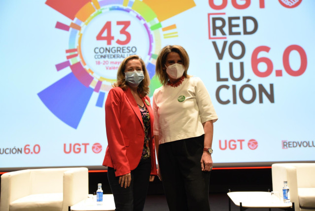 La vicepresidenta segunda y ministra de Asuntos Económicos y Transformación Digital, Nadia Calviño, y la vicepresidenta cuarta y ministra de Transición Ecológica y Reto Demográfico, Teresa Ribera, en el 23 Congreso Confederal de UGT este miércoles.