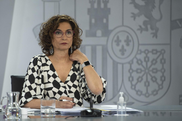 La ministra portavoz y ministra de Hacienda, María Jesús Montero, comparece en una rueda de prensa tras la conclusión del Consejo de Ministros, a 18 de mayo de 2021, en Madrid (España).
